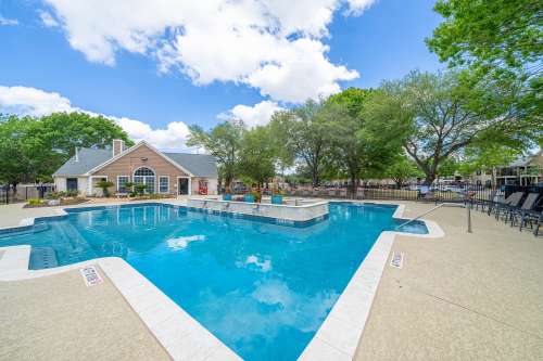 texas-state-Apartment-Building-18830394